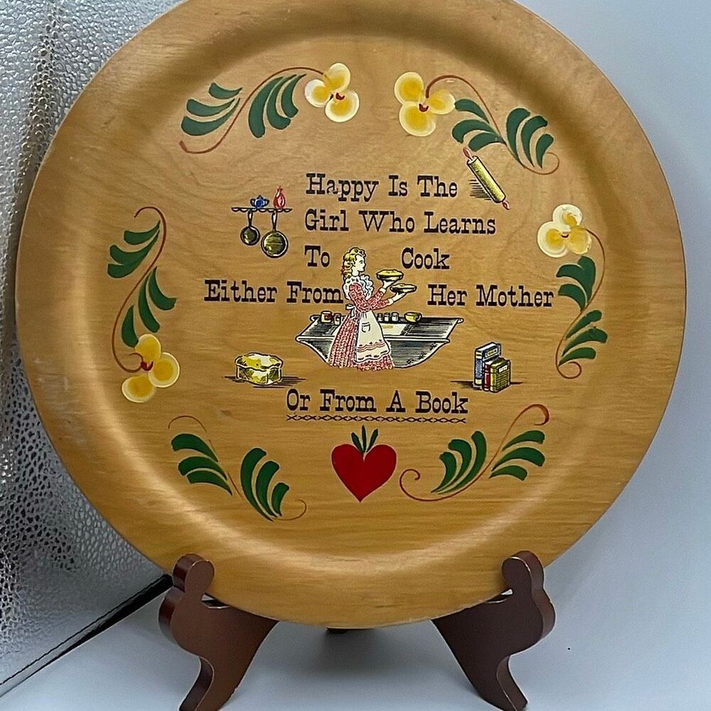 Vintage hand-painted Woodcraftery wooden decorative plate or wall plaque.